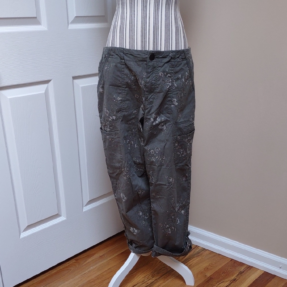Democracy Floral Khaki Cropped Capris In ladies Size 12
